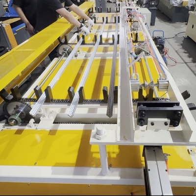 Yüksek Hızlı Metal Köşesi Trim Roll Formasyon Makinesi Yapı İnşaatı için Özelleştirilebilir Profiller ve Boyutlarla
