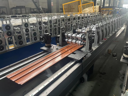 Otomatik Kontrol ve Kesme Sistemi Soffit Panel Rolling Forming Makines For Smooth Operation