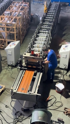 Otomatik Kontrol ve Kesme Sistemi Soffit Panel Rolling Forming Makines For Smooth Operation